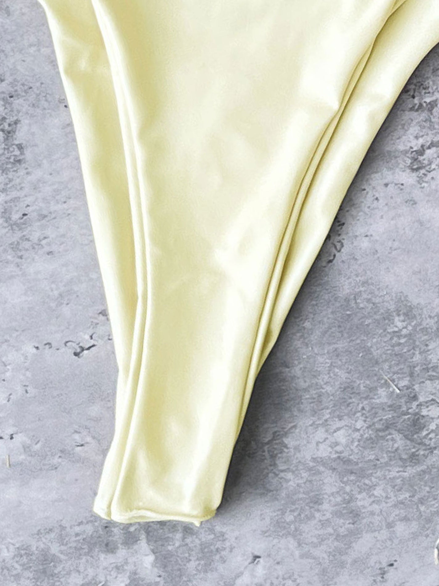 Biquíni amarelo feminino - Maiô ajustável com decote alto | Criptomoedas aceitas